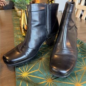 Clarks Bendables Black Leather Ankle Boots